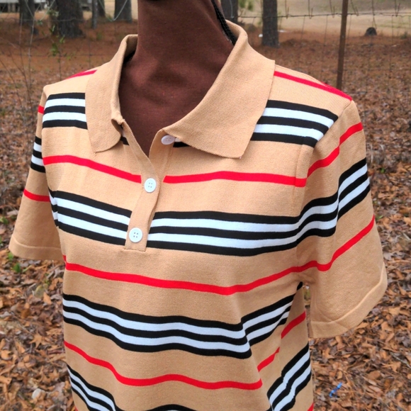 Faux-Burberry Print Tan/Black/Red Open Collar ¼-Button Short Sleeve Sweater No T - Picture 9 of 10